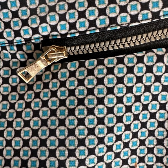 EP Pro Bermuda Shorts with Structured Fit - Picture 4 of 9